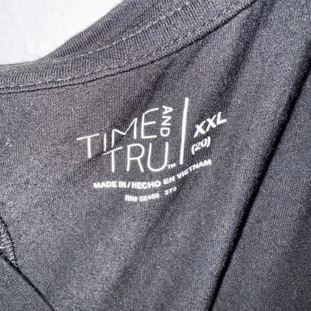 Set of 2 - Time and Tru Charcoal and Black Sleeveless Tops - Picture 3 of 4